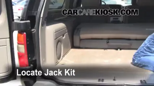 2002 GMC Yukon XL 2500 SLT 8.1L V8 Monter sur cric Utiliser le cric pour lever la voiture